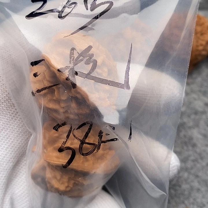 文玩核桃把件三棱