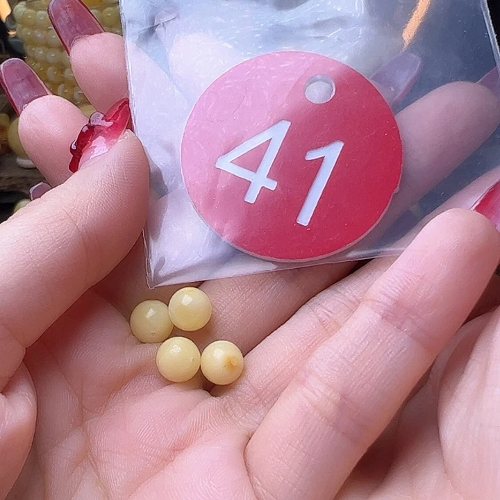 蜜蜡裸石未镶嵌是****d6.5mm 圆珠X4