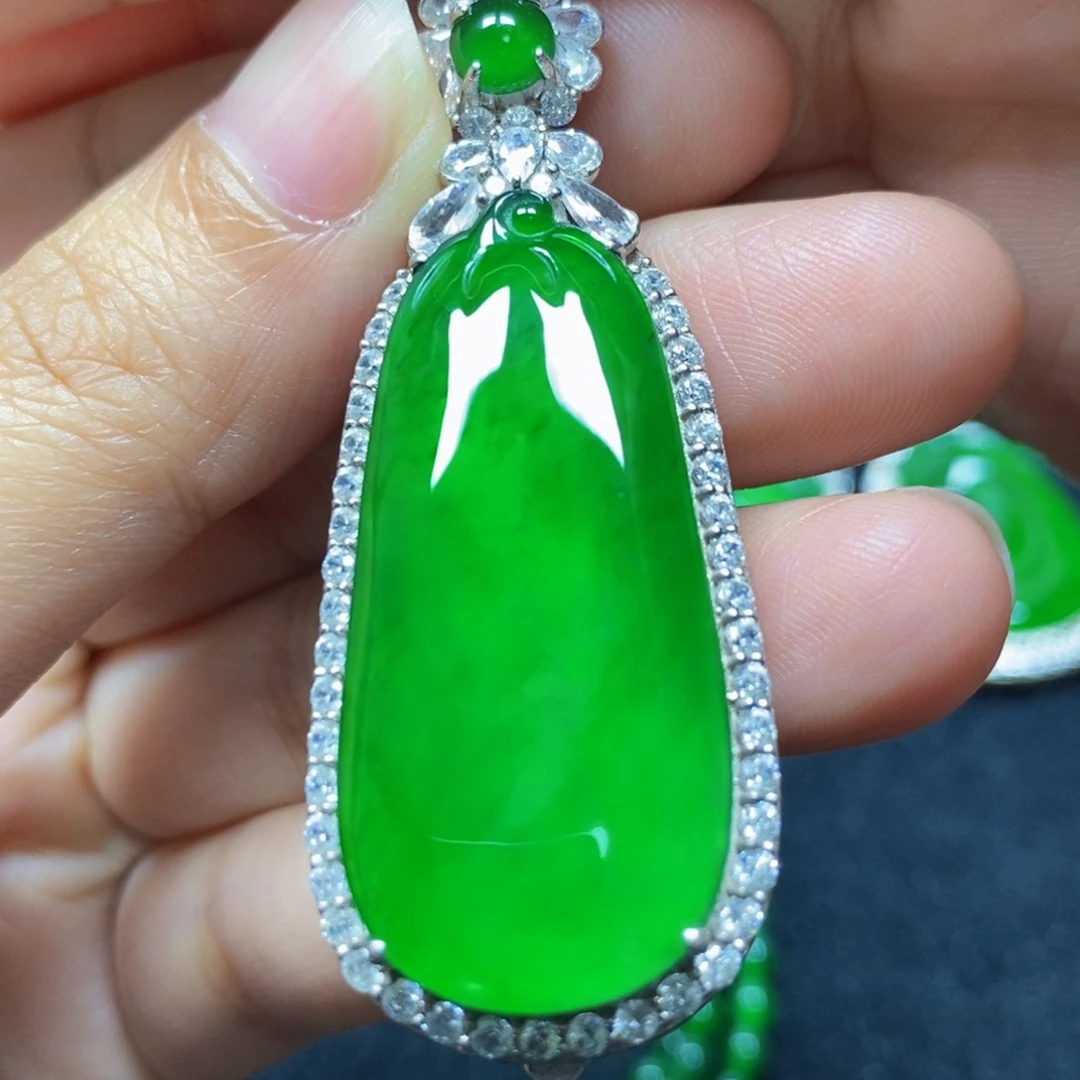 翡翠颈饰银S925镶嵌天然翡翠