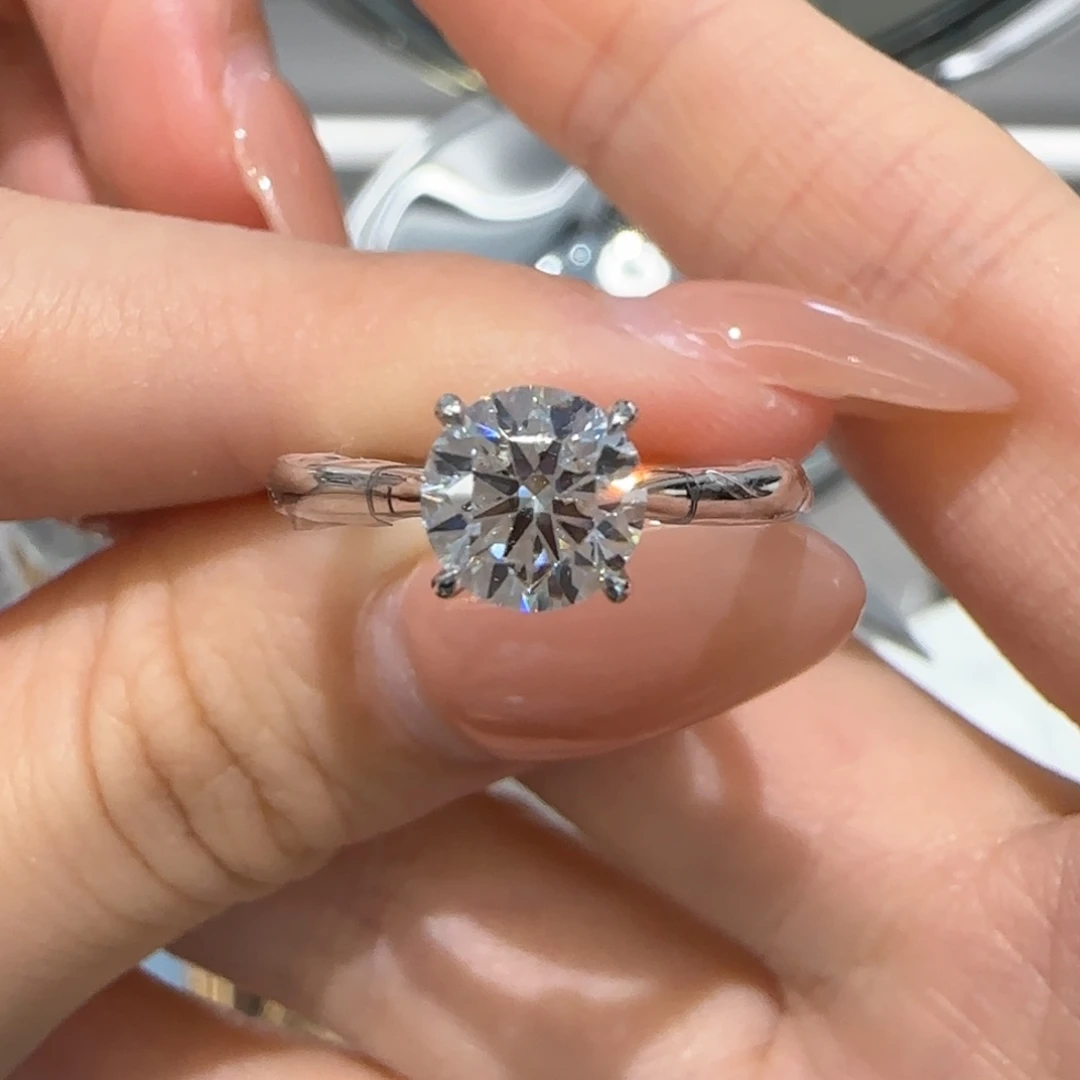 铂Pt950镶嵌实验室培育钻石1卡经典四爪