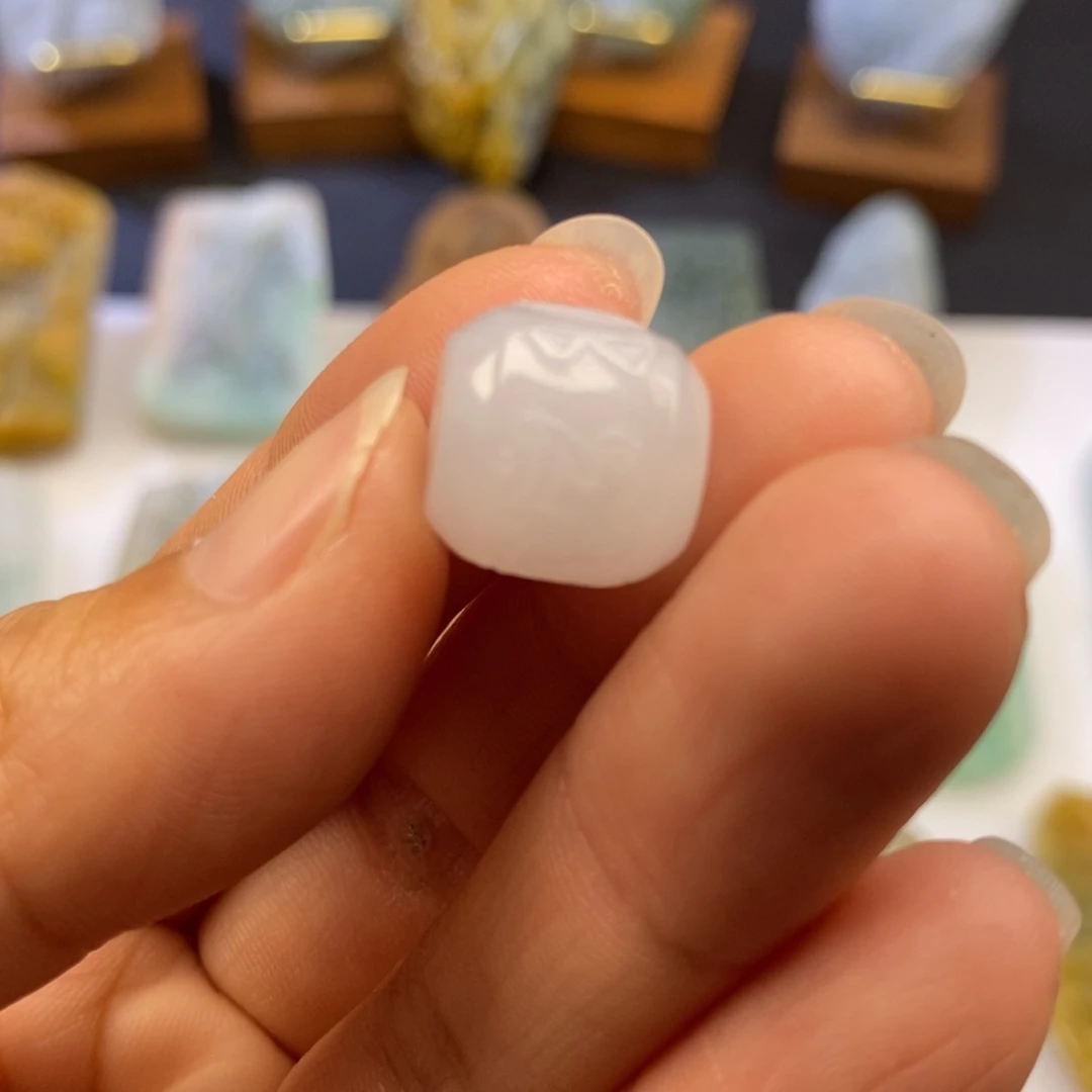 定制翡翠未镶嵌予**深珠子