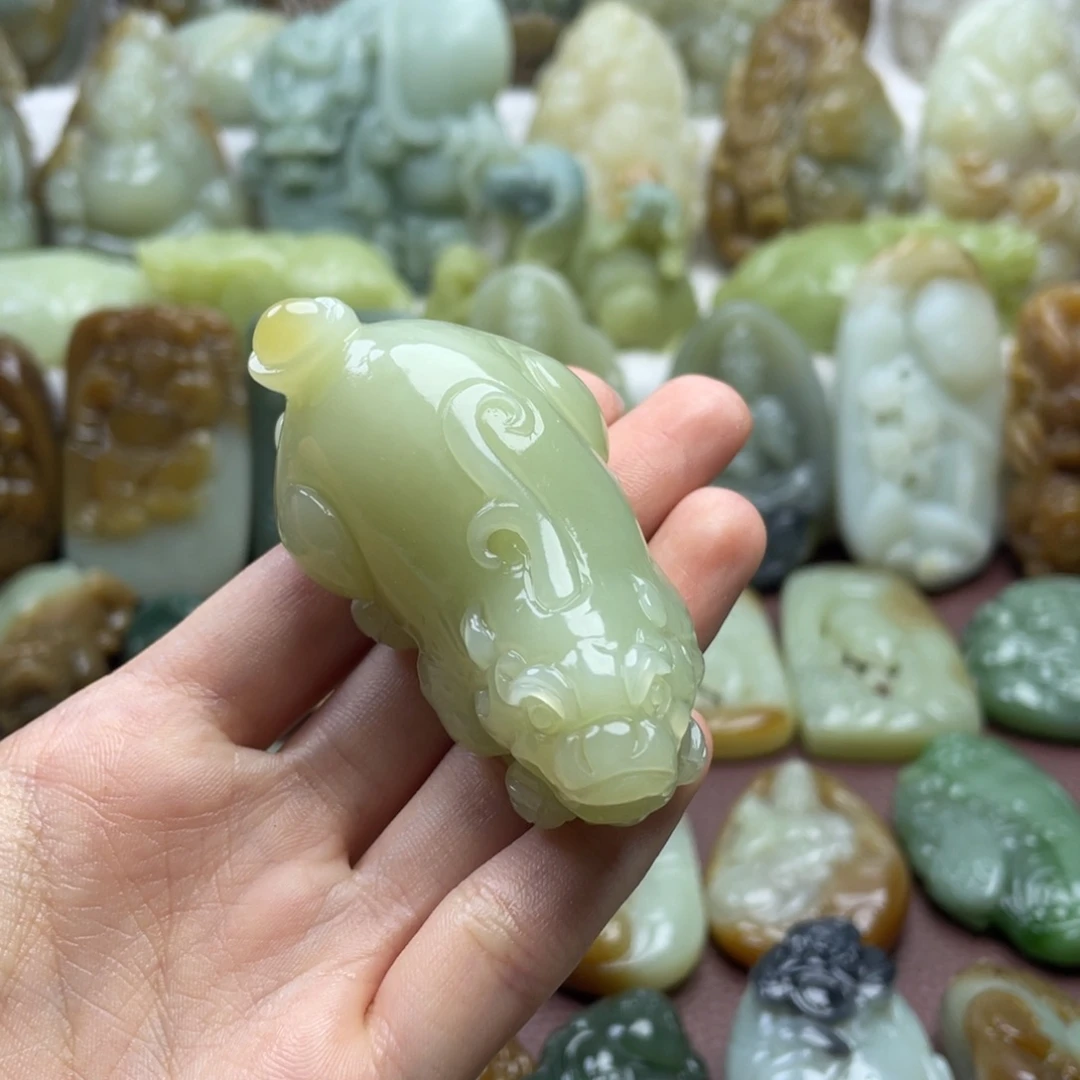 和田玉未镶嵌颈饰
