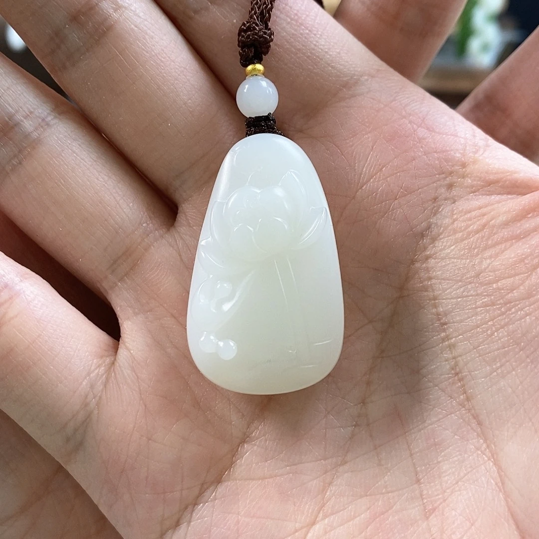 飘***花和田玉未镶嵌颈饰