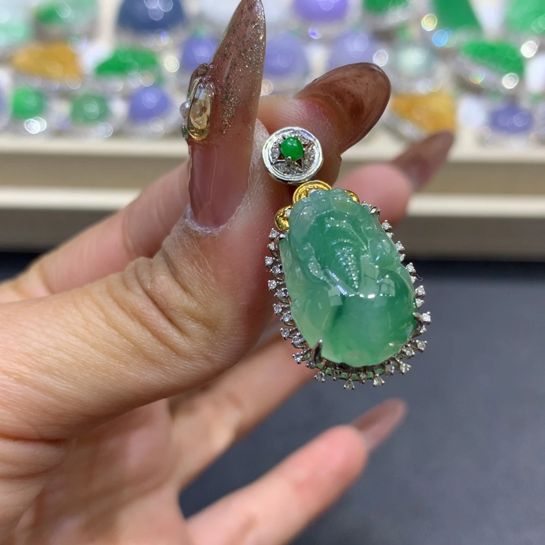 翡翠颈饰18K金镶嵌翡翠