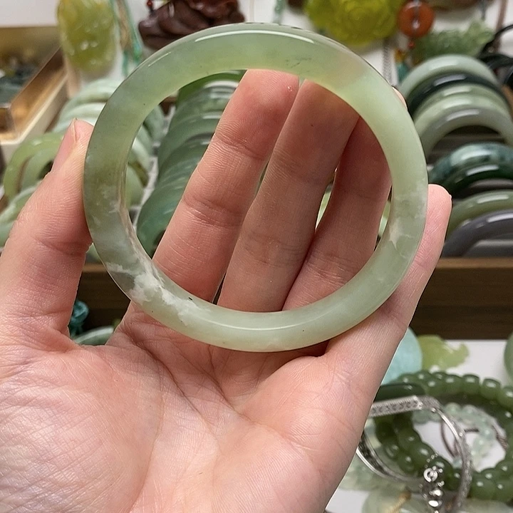 蛇纹石玉手镯未镶嵌岫玉6