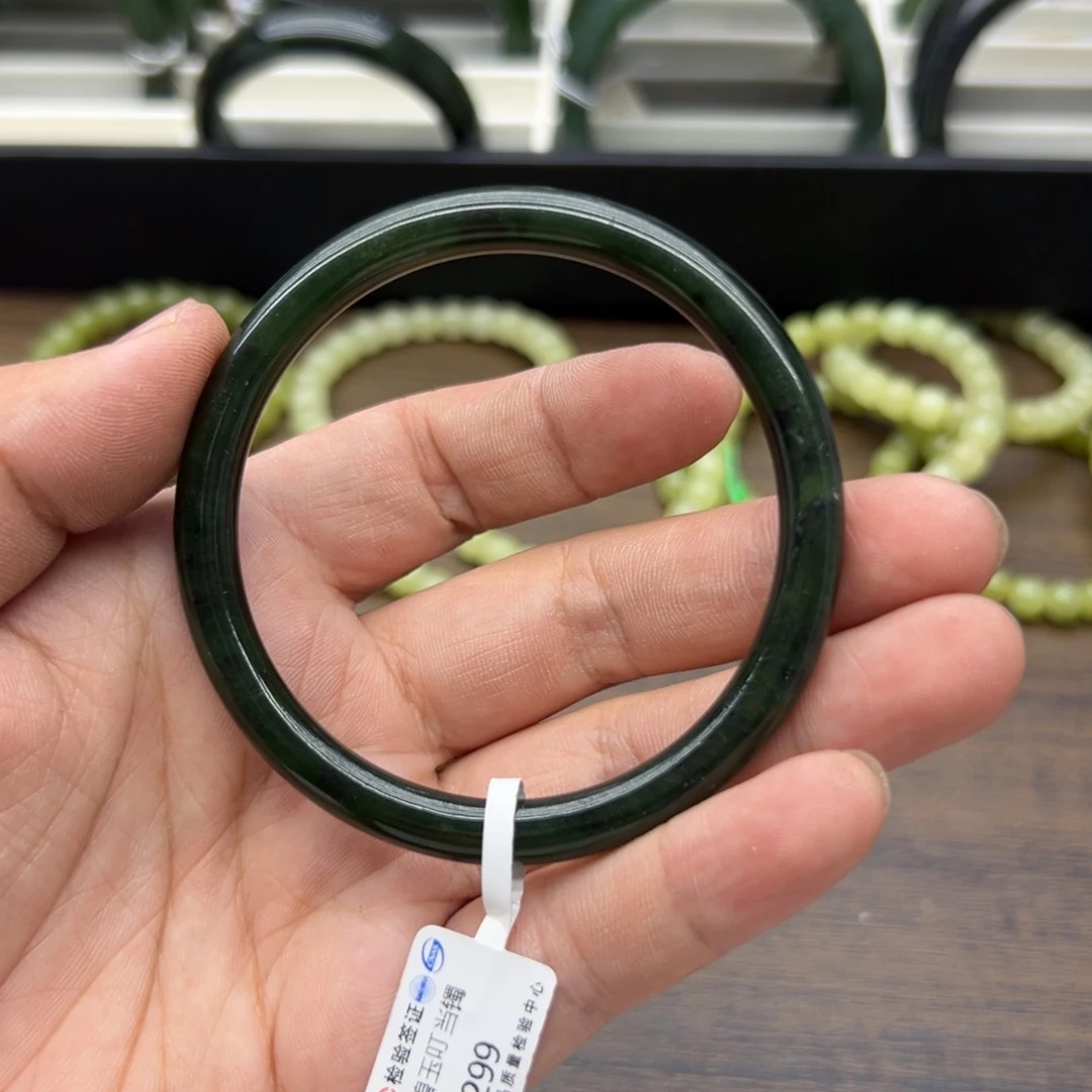 未镶嵌手镯和田玉56.8圈围508瑕