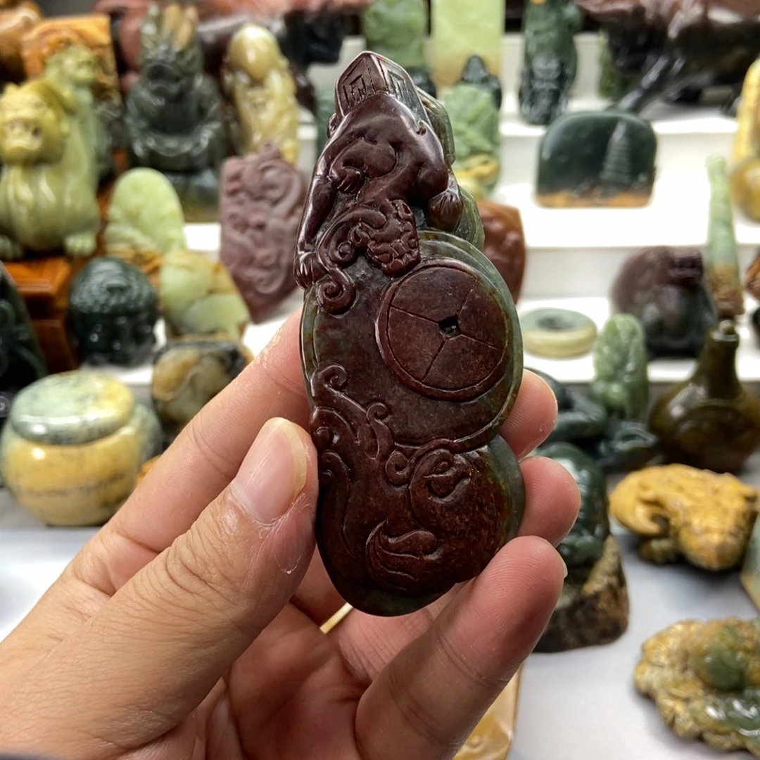 彩***中未镶嵌岫岩河磨玉（透闪石质玉）把件
