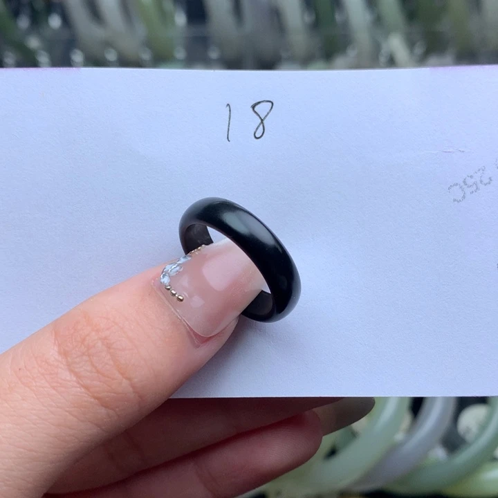 未镶嵌手镯和田玉18