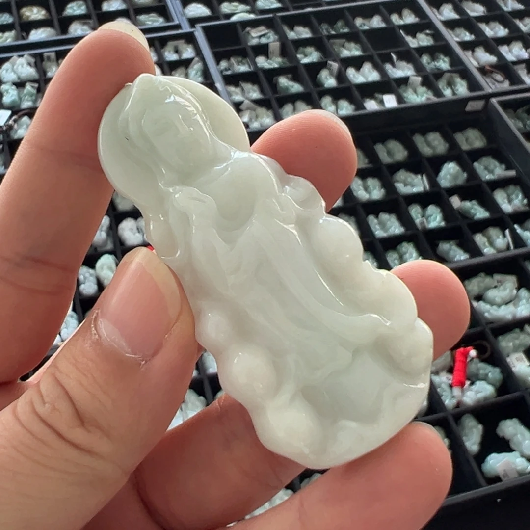 翡翠未镶嵌颈饰观音