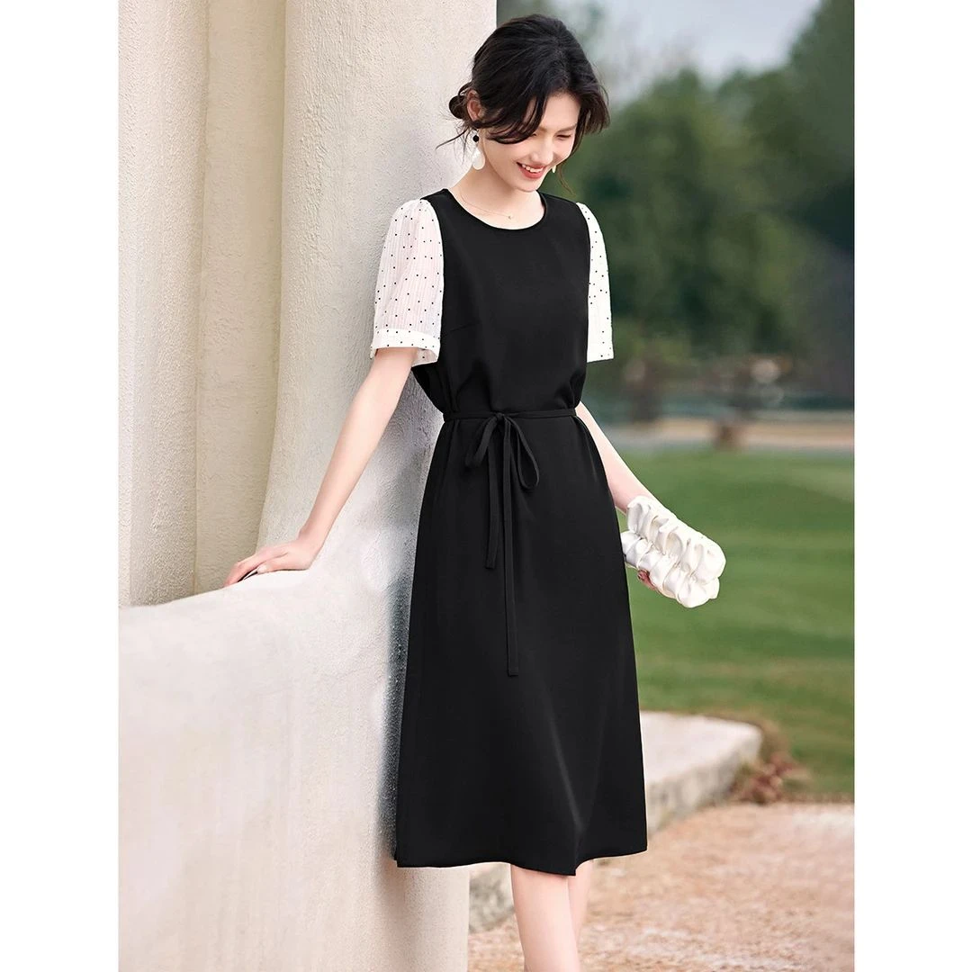 8035 优雅百搭拼接连衣裙夏季新款波点小泡泡袖拼接小黑裙