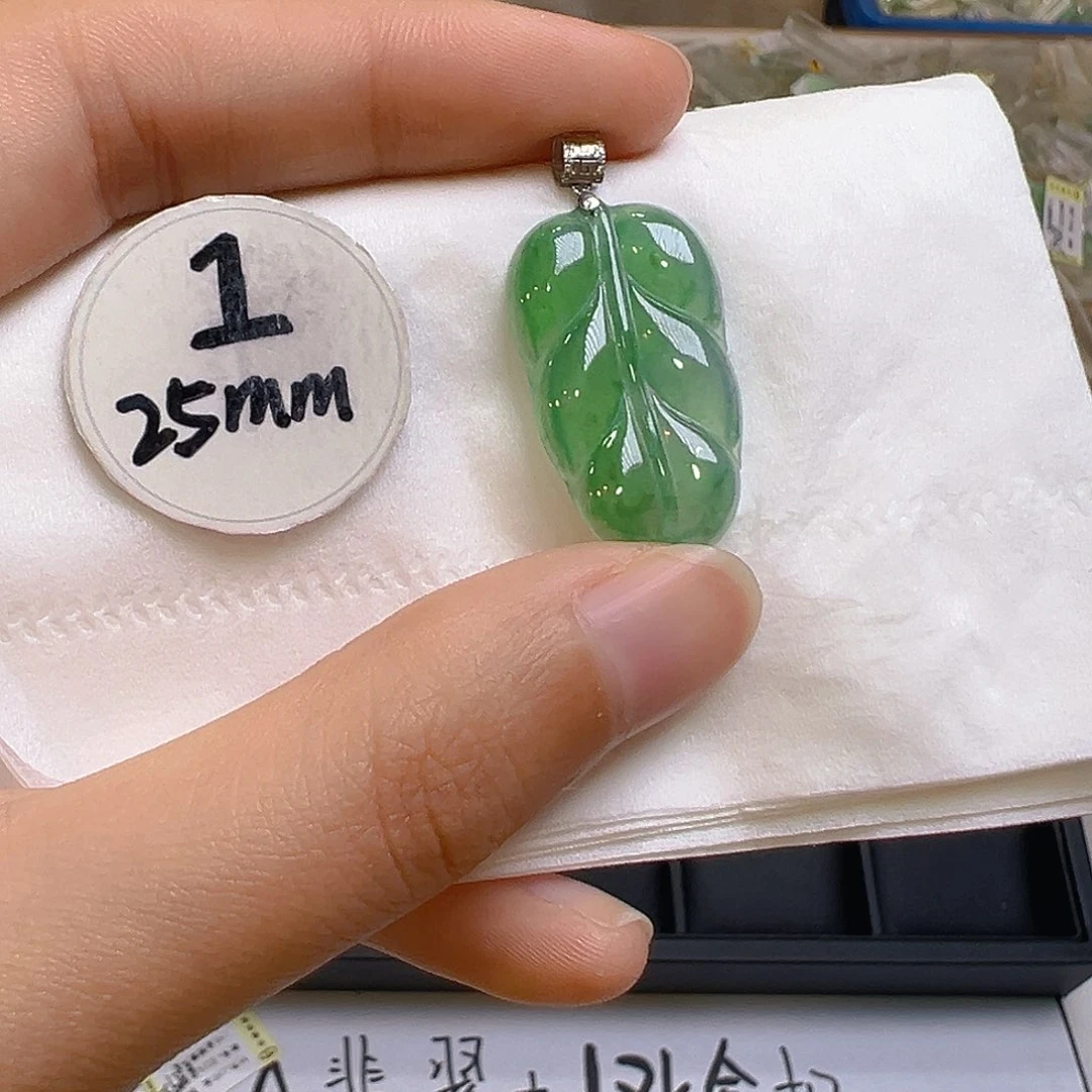 翡翠吊坠(不含链)18K金镶嵌翡翠