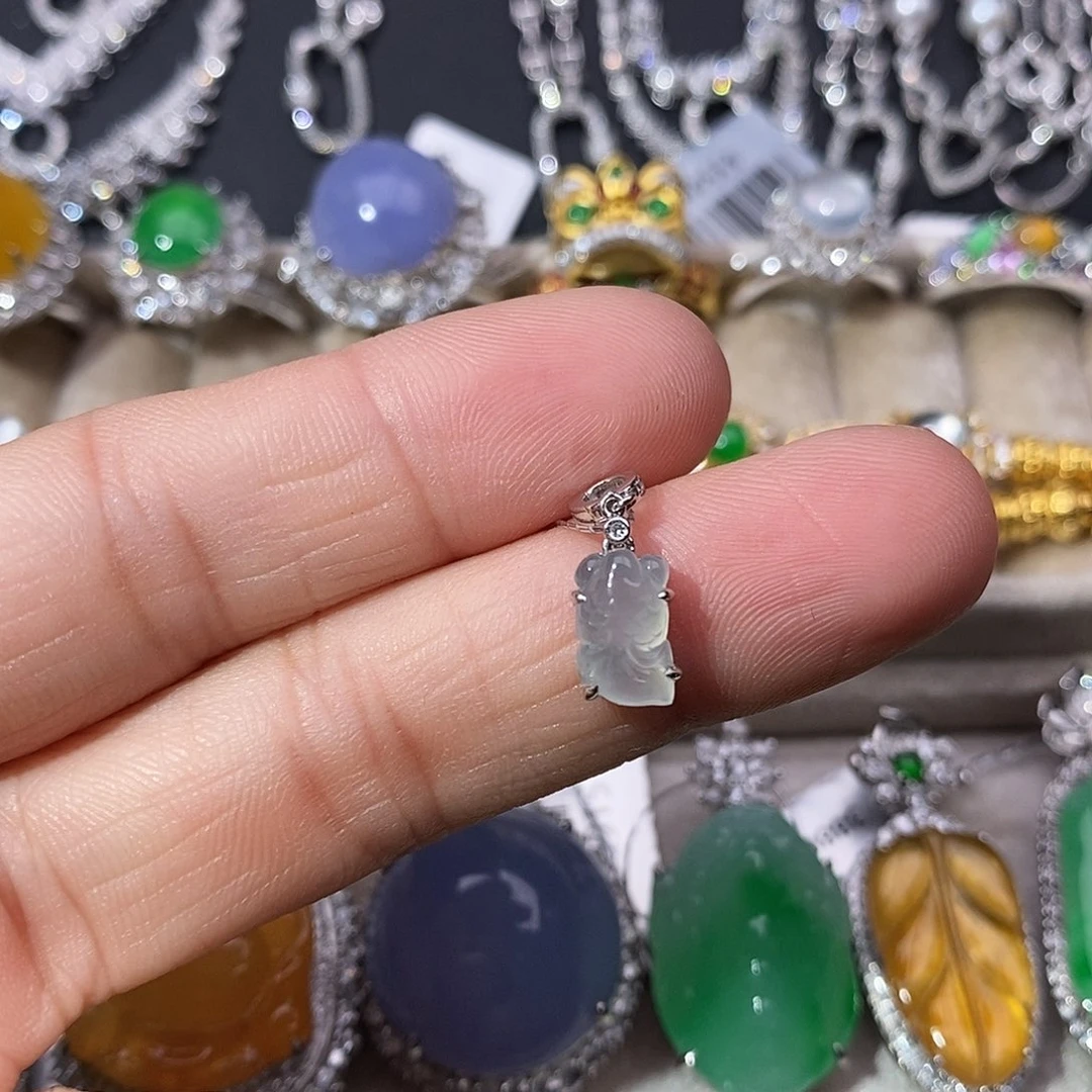 翡翠18K金镶嵌颈饰