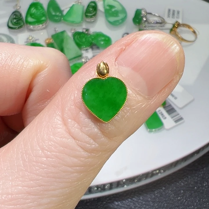 颈饰18K金镶嵌翡翠