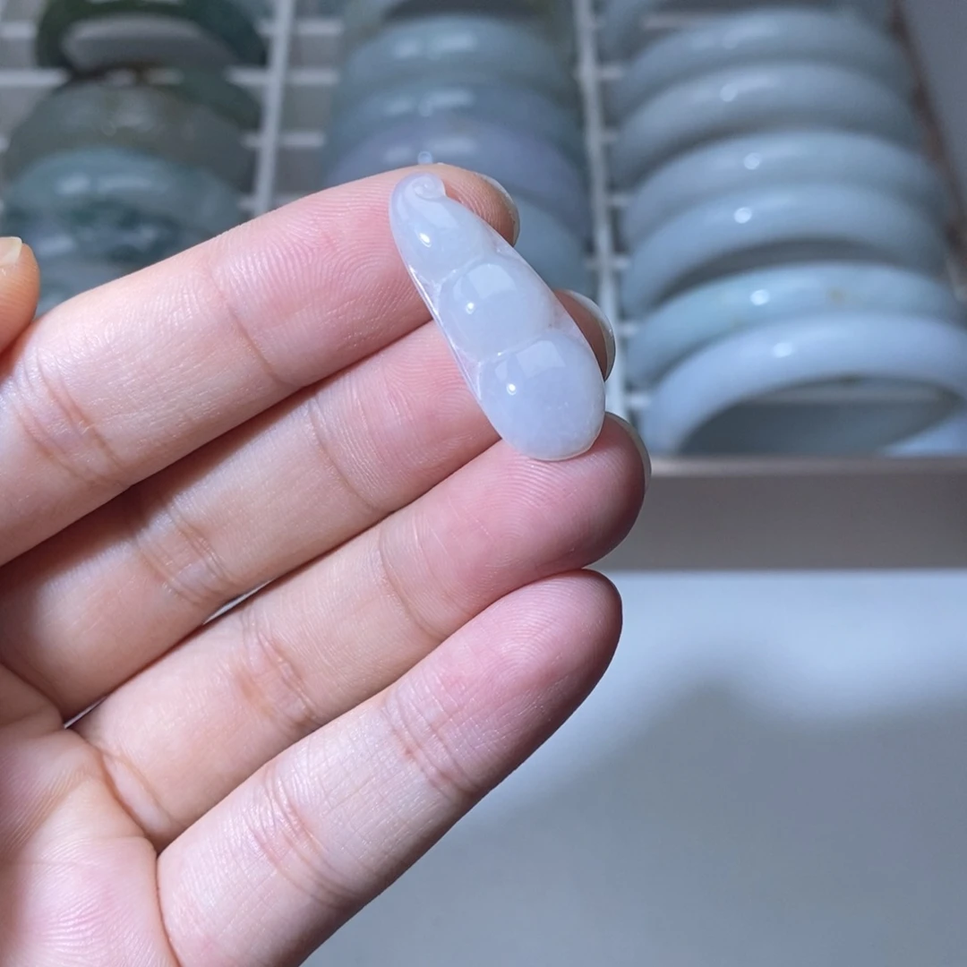 颈饰未镶嵌翡翠好