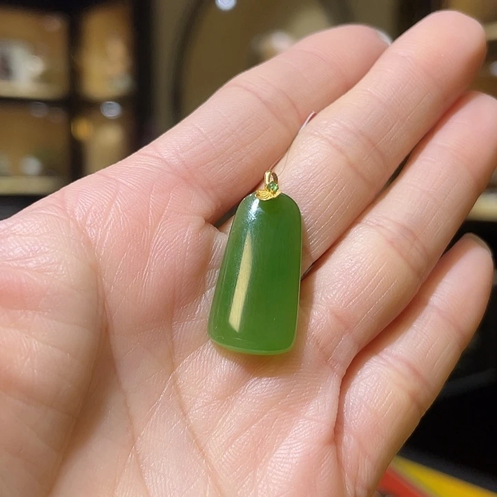 颈饰18K金镶嵌和田玉平安牌