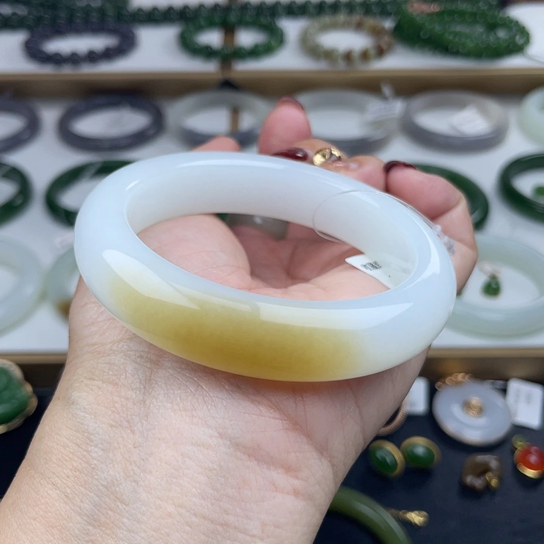 和田玉手镯未镶嵌