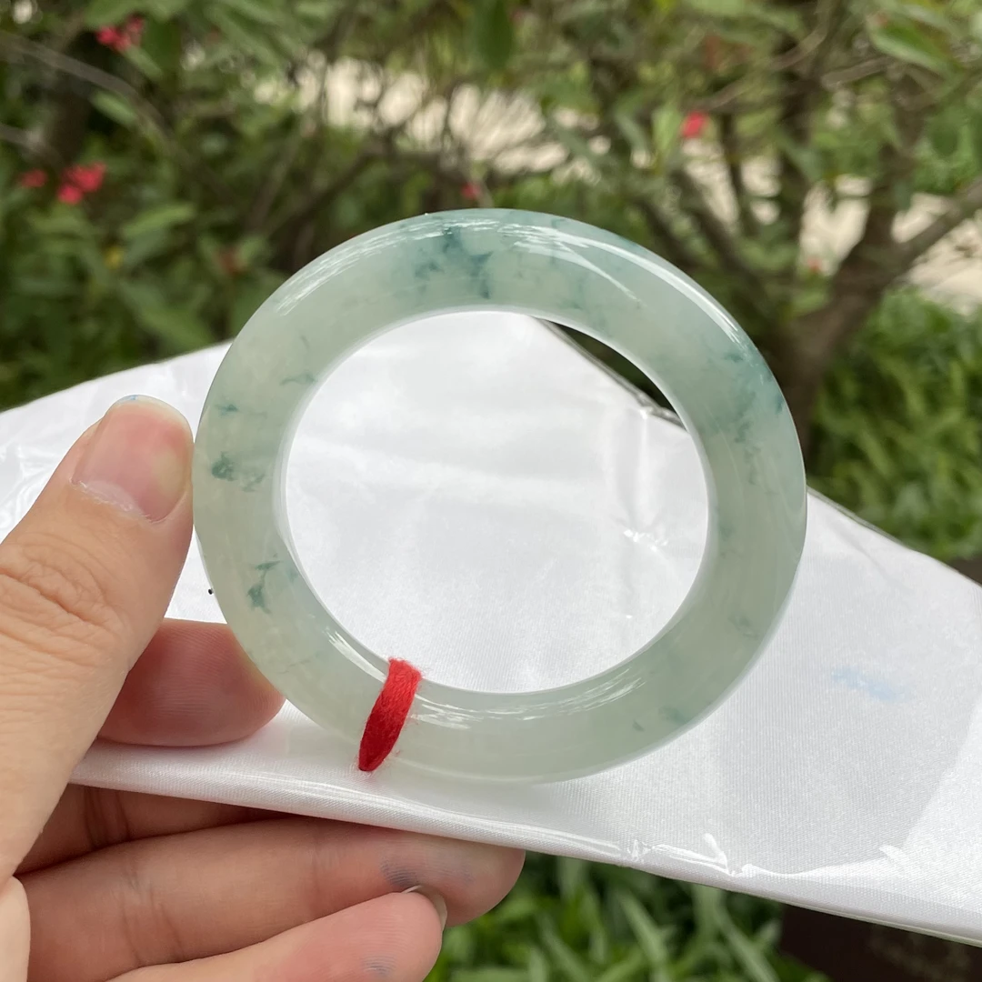 天然翡翠胖圆条飘花手镯 五十三点七圈口 圆条