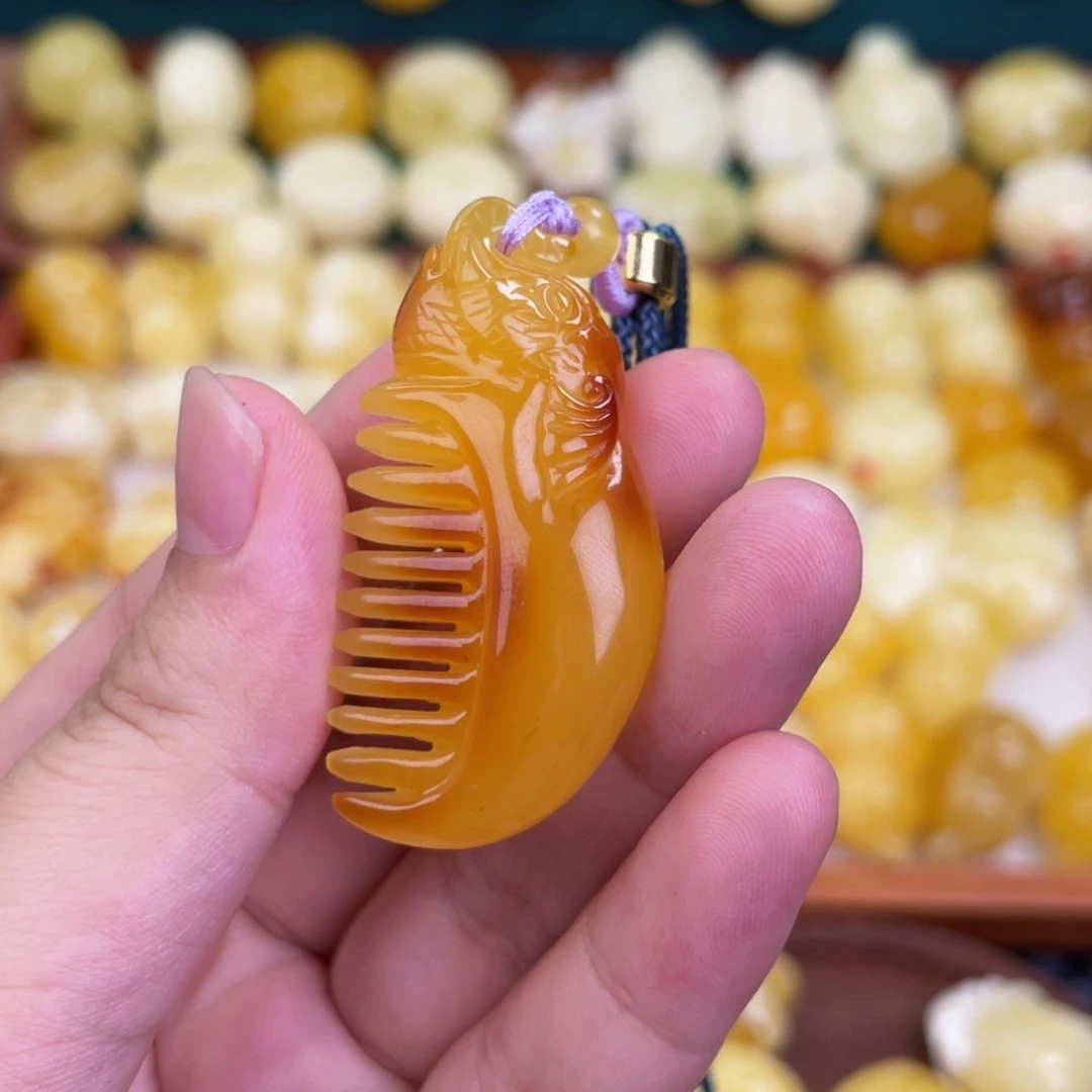 未镶嵌吊坠(赠链)蜜蜡