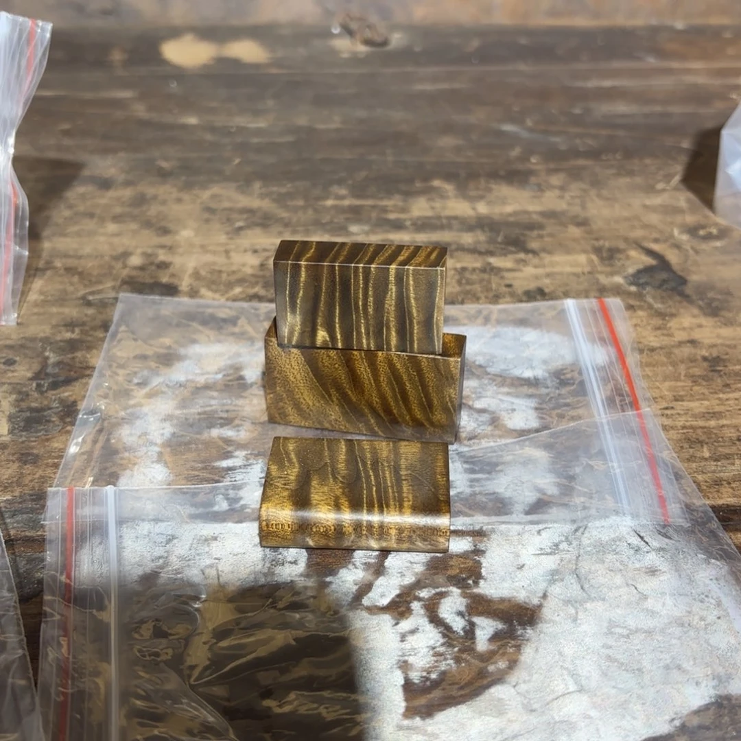 蓝***角金丝楠木无事牌材料
