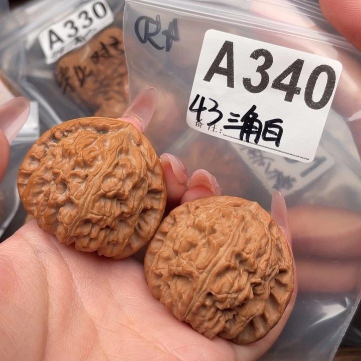 郭***）43三角白文玩核桃