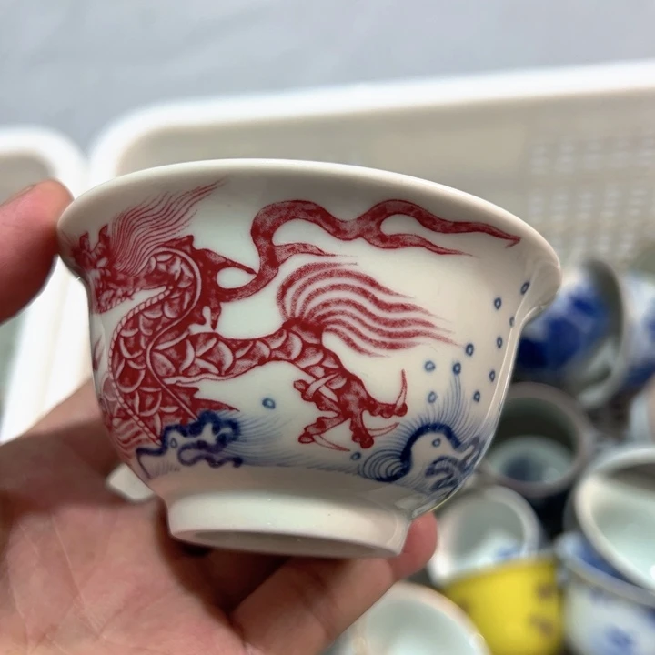 瓷片白釉里红鱼化龙压手杯全品