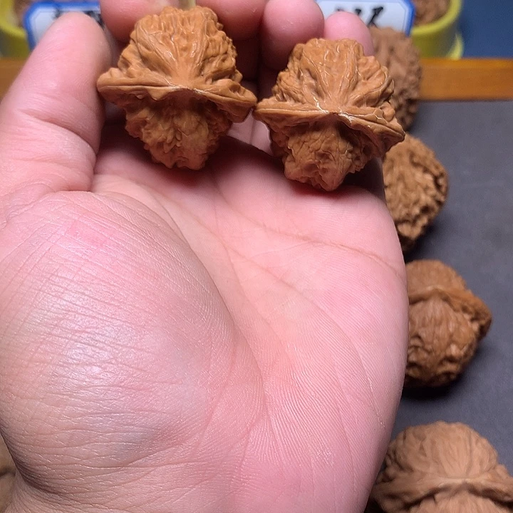 文玩核桃把件磐石