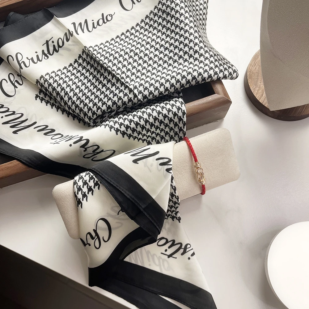 马蹄红绳-气质女款时尚轻奢百搭经典设计师款丝巾