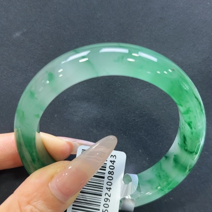 歌***手石英质玉未镶嵌手镯