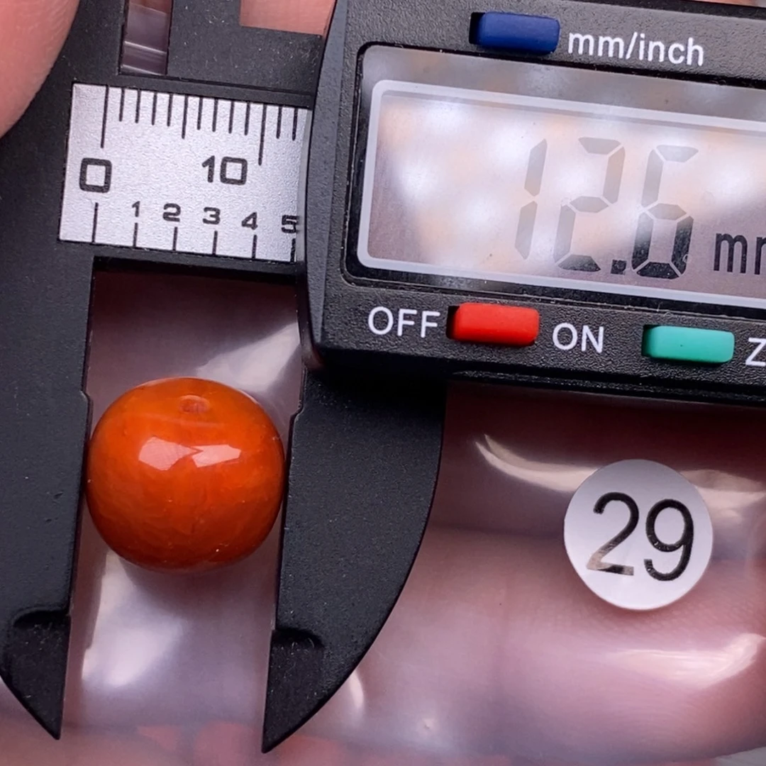 真***远南红玛瑙未镶嵌配饰有瑕疵