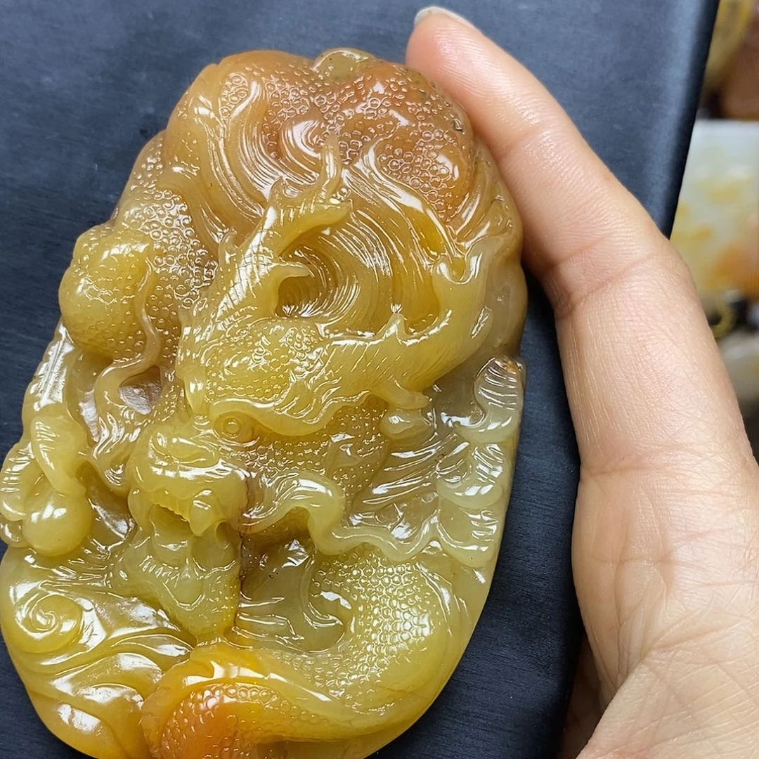 石英质玉（黄龙玉）颈饰未镶嵌