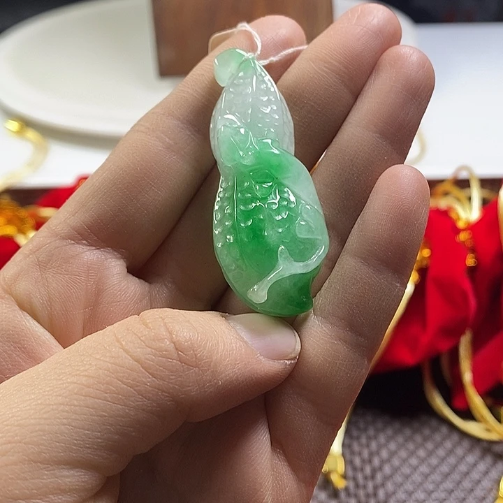 只买单纯的吊坠，没带链子，属的性质。