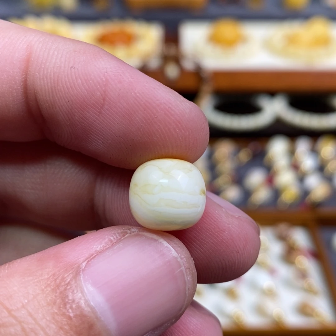 橙****蜜蜡未镶嵌裸石配饰