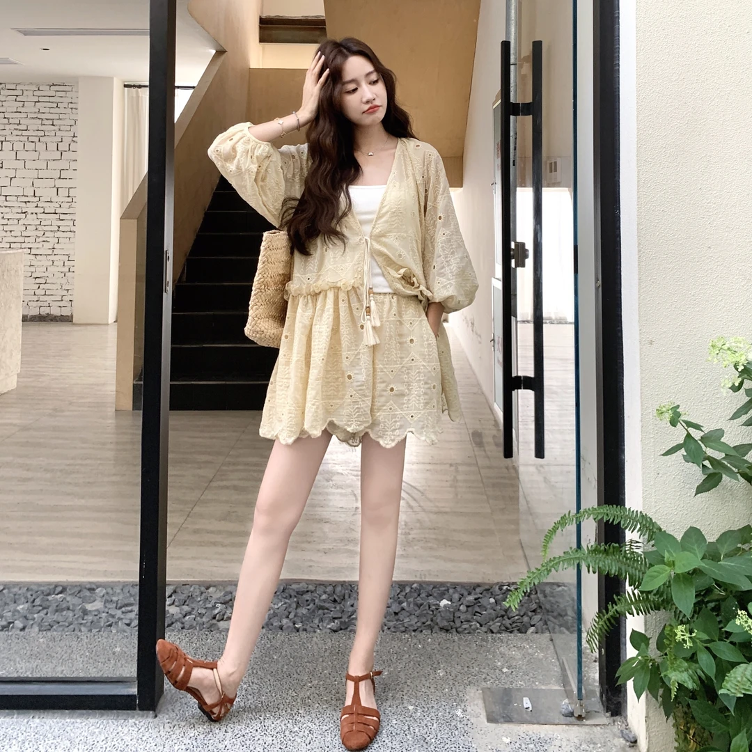 V领提花木耳边宽松防晒衫短裤套装女2025夏季新款时尚法式两件套