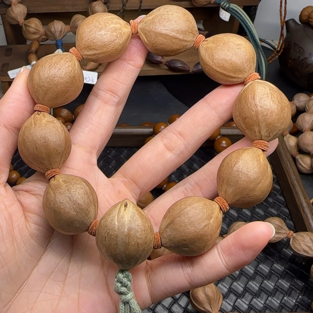 手串橄榄核13。2.3*2.8老树油核