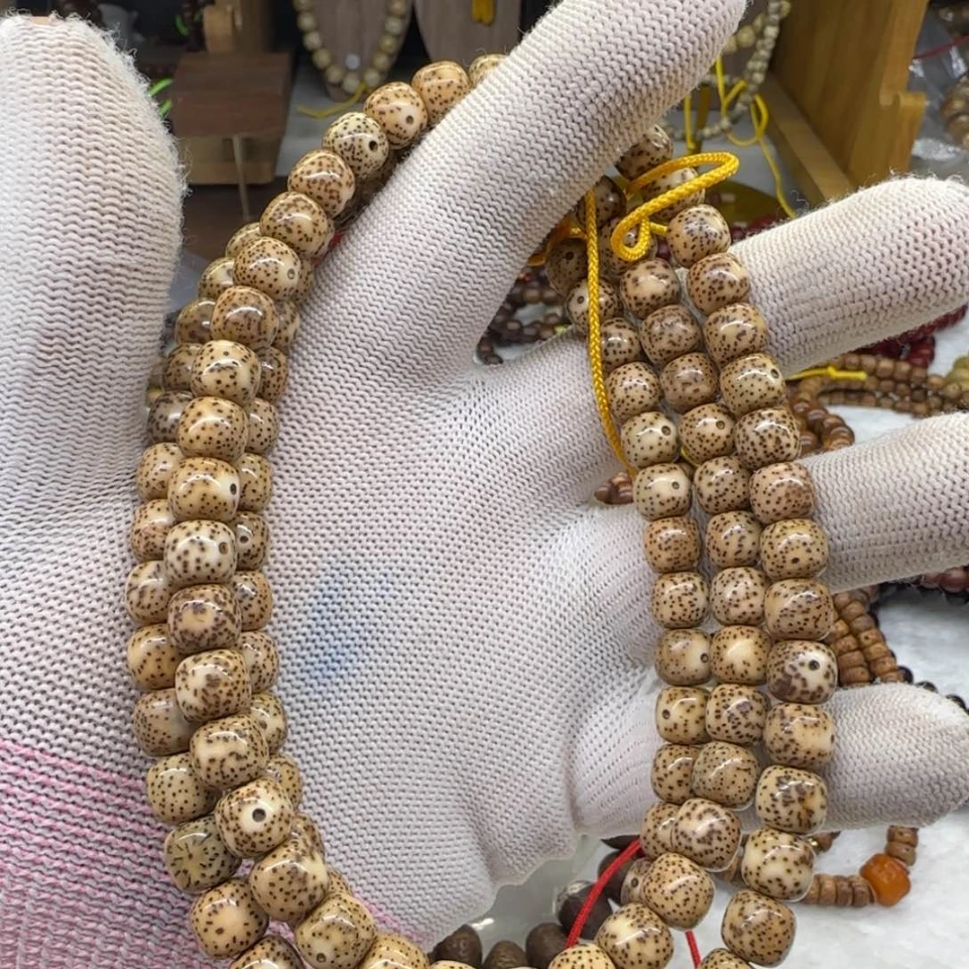 吊坠星月菩提9*8陈籽虎皮脖挂