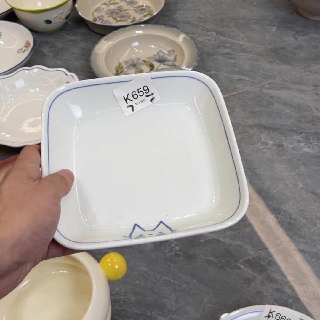 陶瓷微瑕餐具介意勿拍，满18飞！