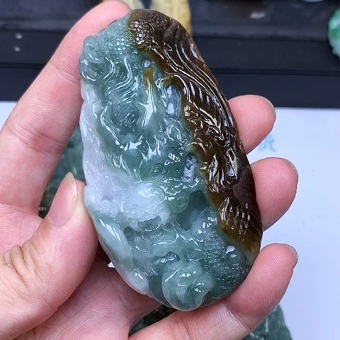 翡翠未镶嵌颈饰帅****？缅甸翡翠三彩龙牌