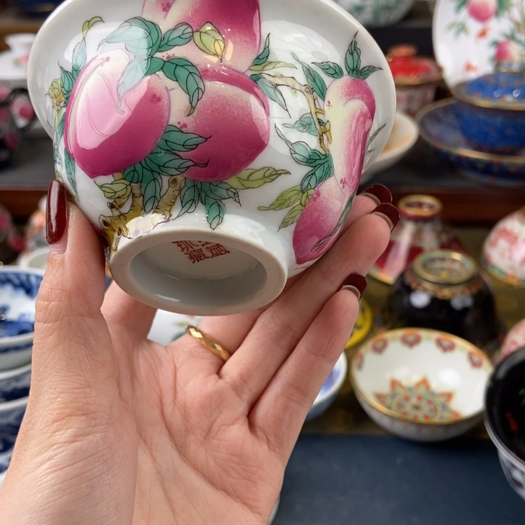 陶瓷艺术家的作品是一个