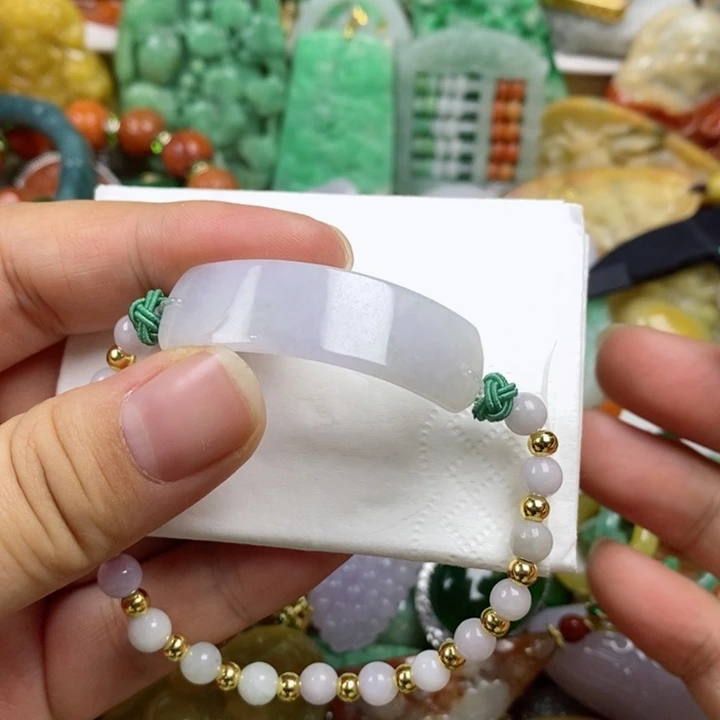 翡翠吊坠(赠链)未镶嵌