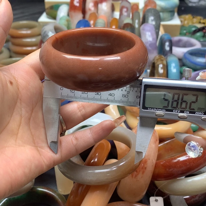 未镶嵌手镯石英质玉