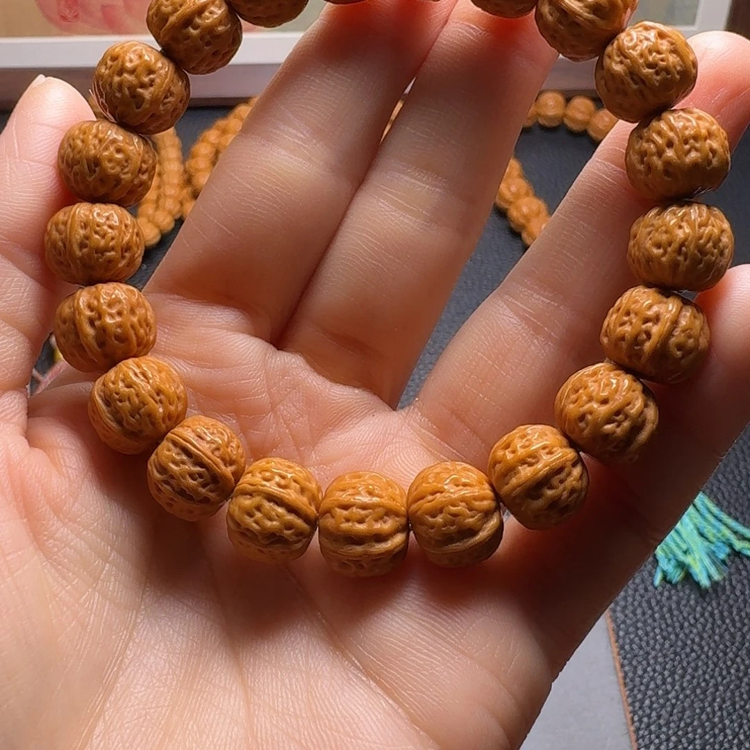 猴头核桃吊坠正奔三愣