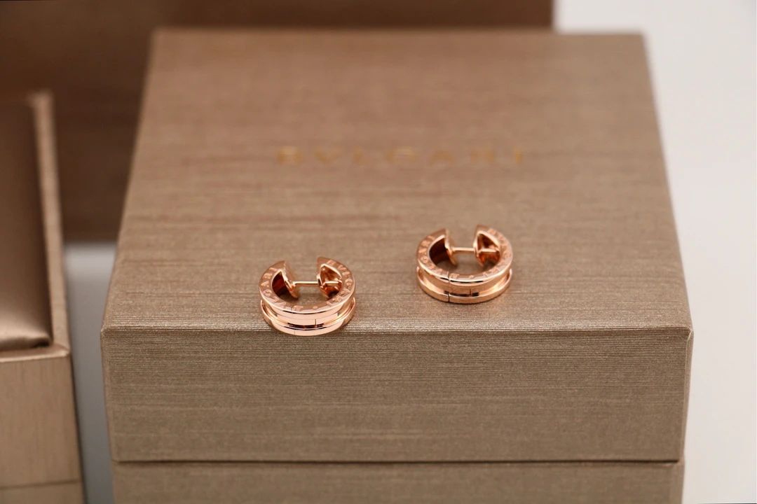 99新 BVLGARI/宝格丽 18K 玫瑰金  弹簧 耳钉