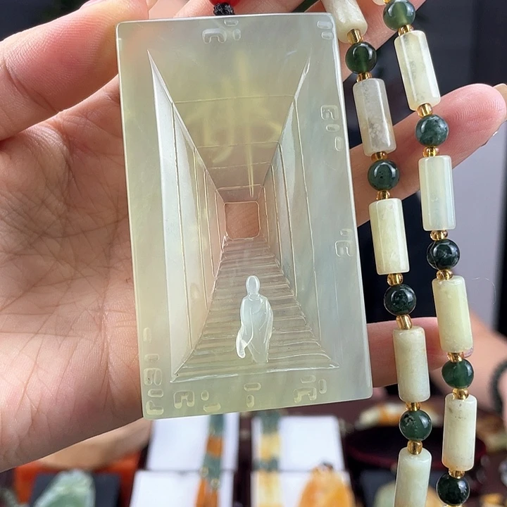 蛇纹石玉颈饰未镶嵌