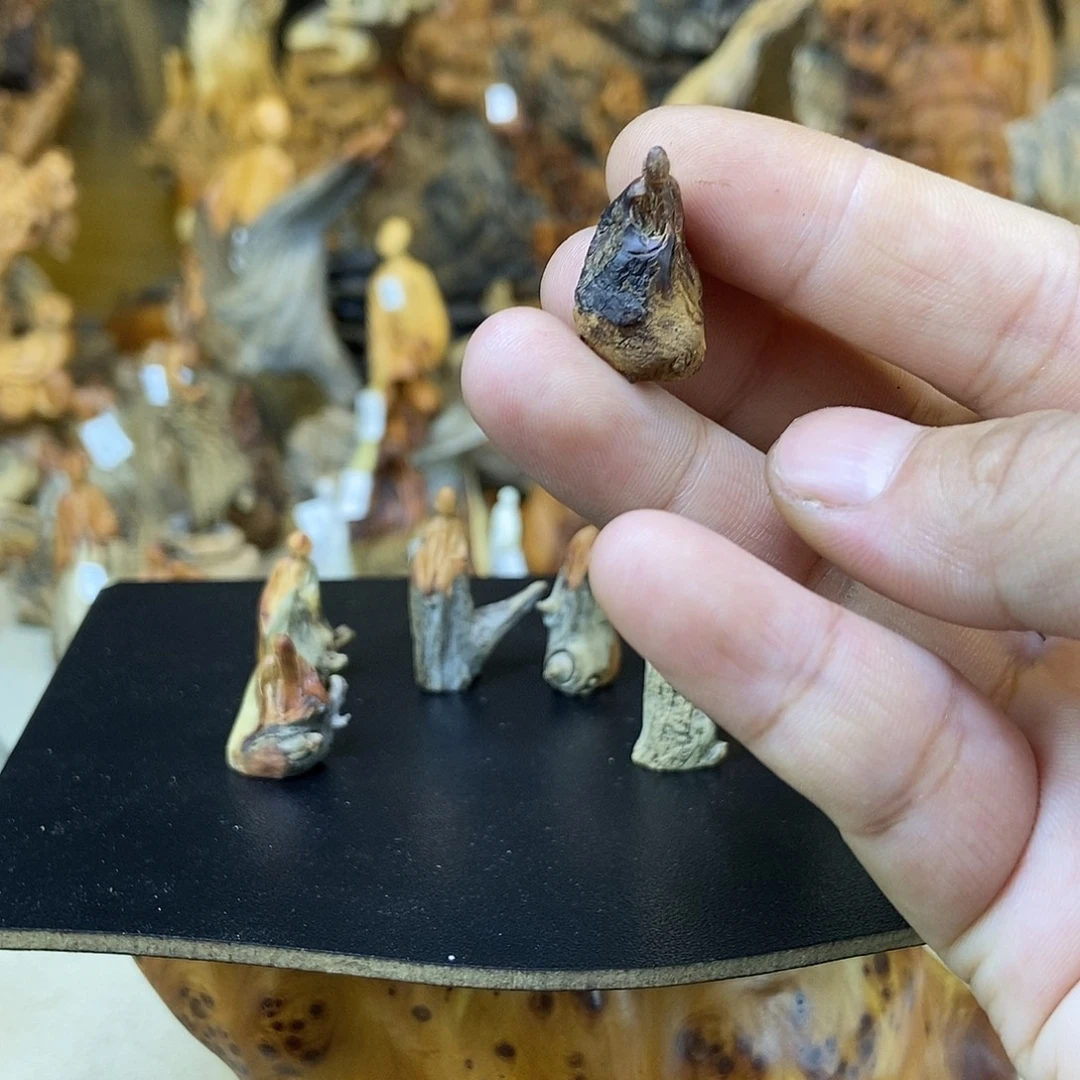 海***界柏木精品无相手把件