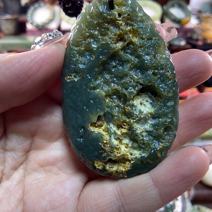 吊坠(赠链)未镶嵌岫岩河磨玉（透闪石质玉）