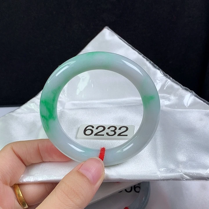 翡翠未镶嵌手镯50圈  圆条白底青高货