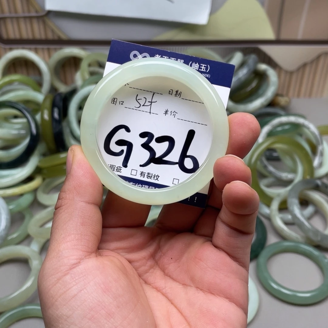 岫玉手镯手镯未镶嵌