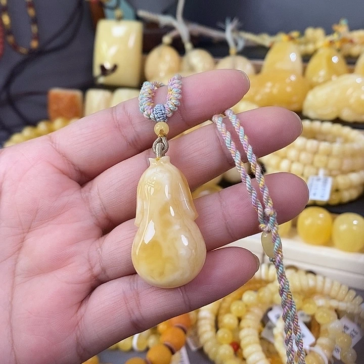 琥珀未镶嵌裸石吊坠