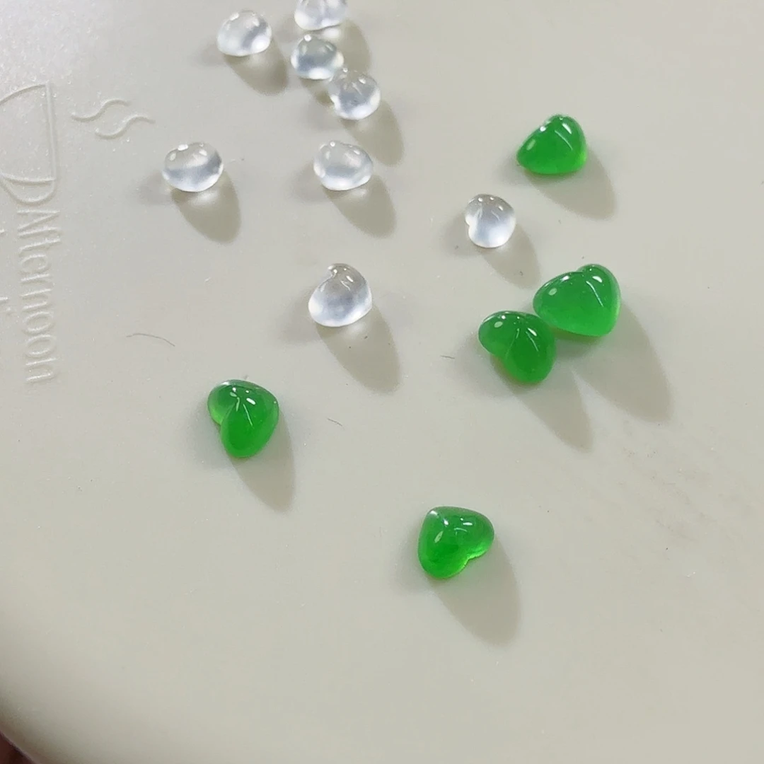 翡翠未镶嵌颈饰爱心