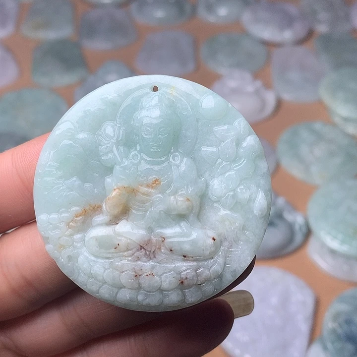 翡翠未镶嵌颈饰大势至